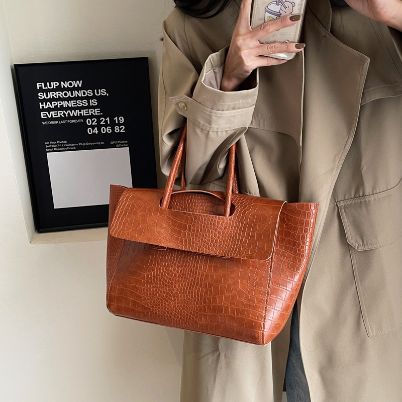 Luxury Bags Edit - Bolso grande con patrón de piedra
