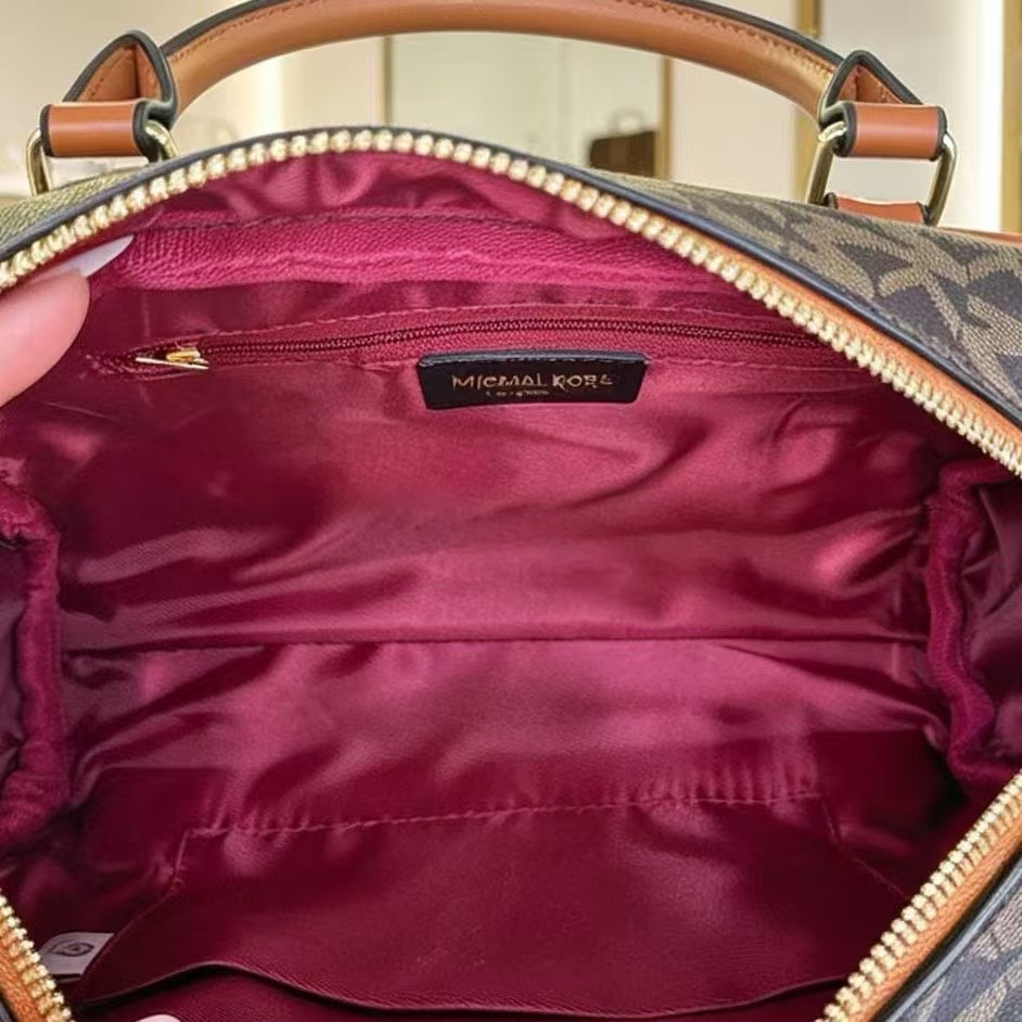 Bolso Boston Pillow de Michael - Luxury Bags Michael Kors reseña y precio