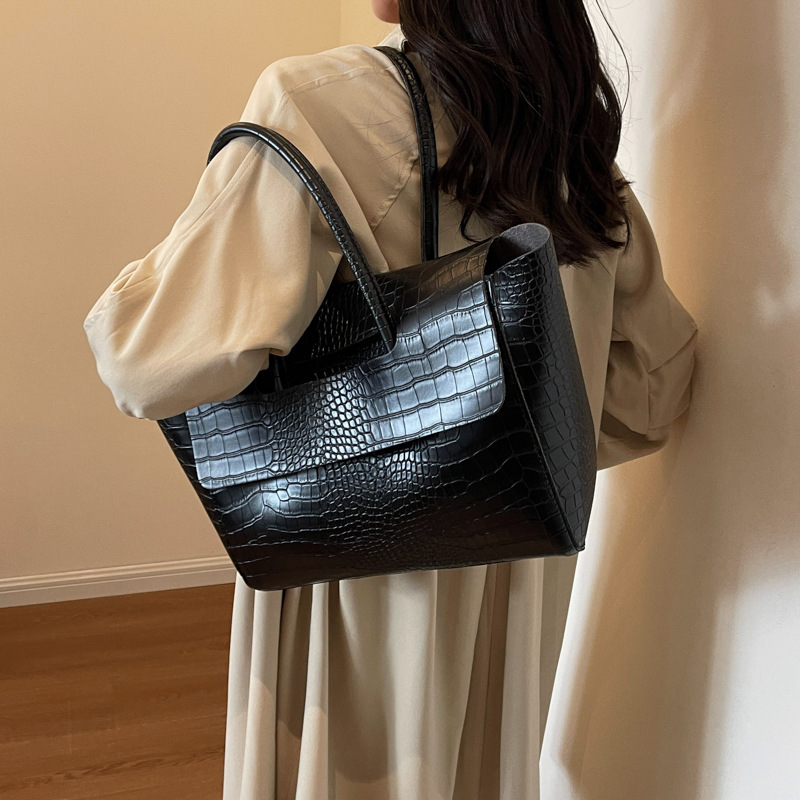 Bolso grande con patrón de pie - Luxury Bags Edit reseña y precio