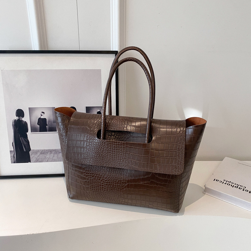 Bolso grande con patrón de pie - Luxury Bags Edit reseña y precio
